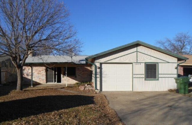 Building Photo - 3 Bedroom House in Garland