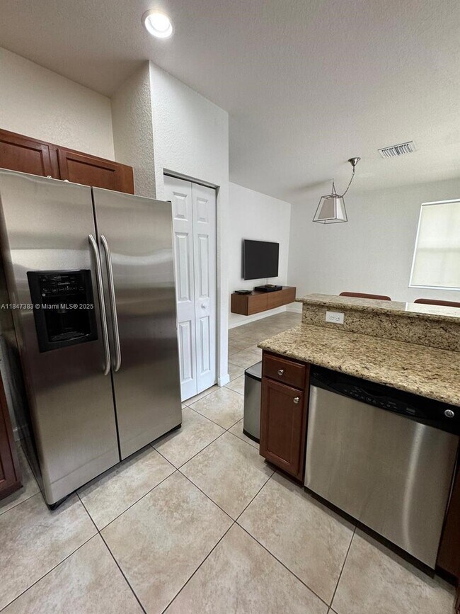 Foto del edificio - 8795 NW 112th Path