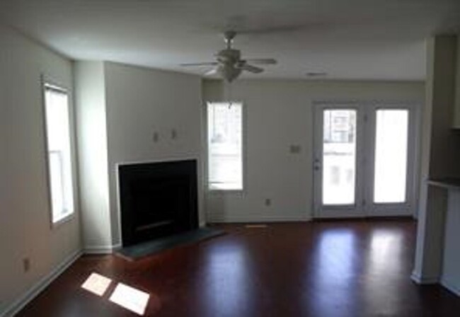 Building Photo - 661 Bartons Landing