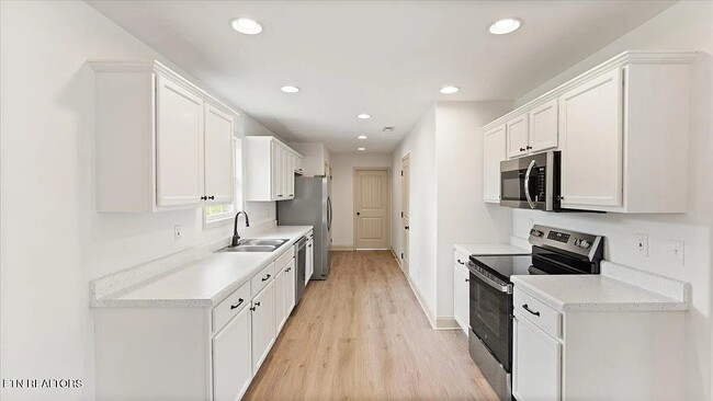 Foto del edificio - 6500 Locust Grove Ln