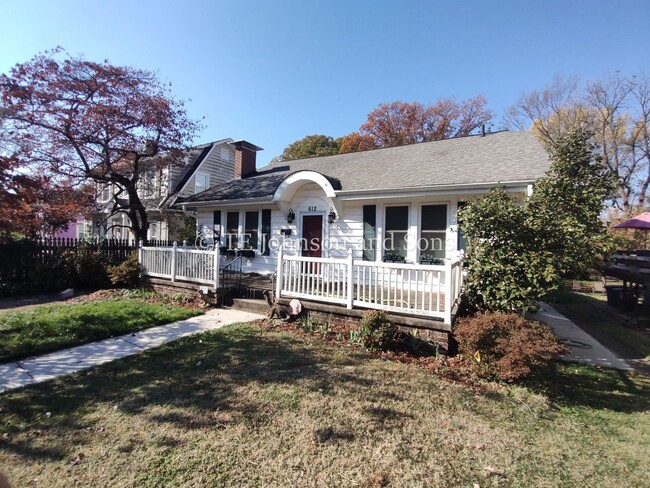 Building Photo - Beautiful Ardmore Cottage