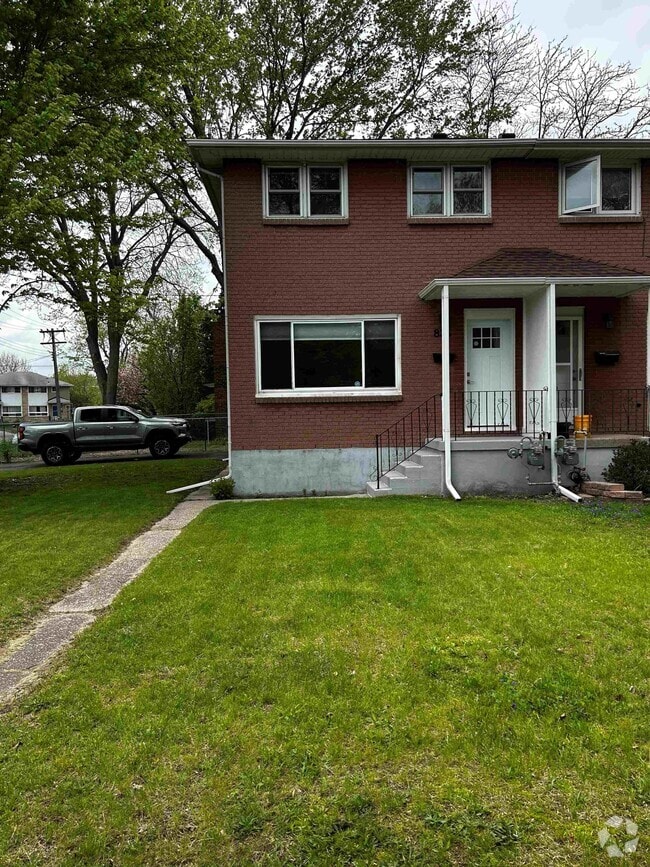Building Photo - 835 Vroom Ave