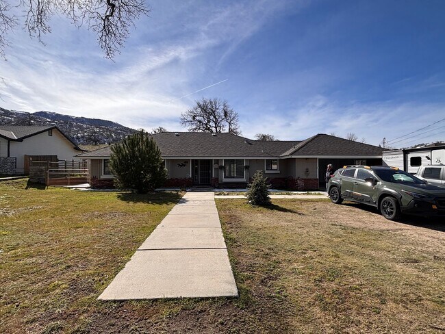 Foto del edificio - Beautiful Stallion Springs Home With A View!