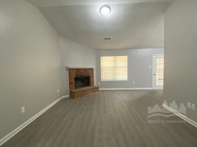 Building Photo - 5888 Garden Ridge Dr