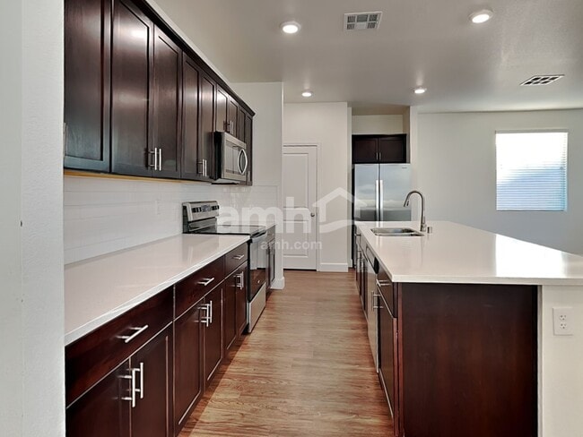 Building Photo - 1806 Macchia Ave