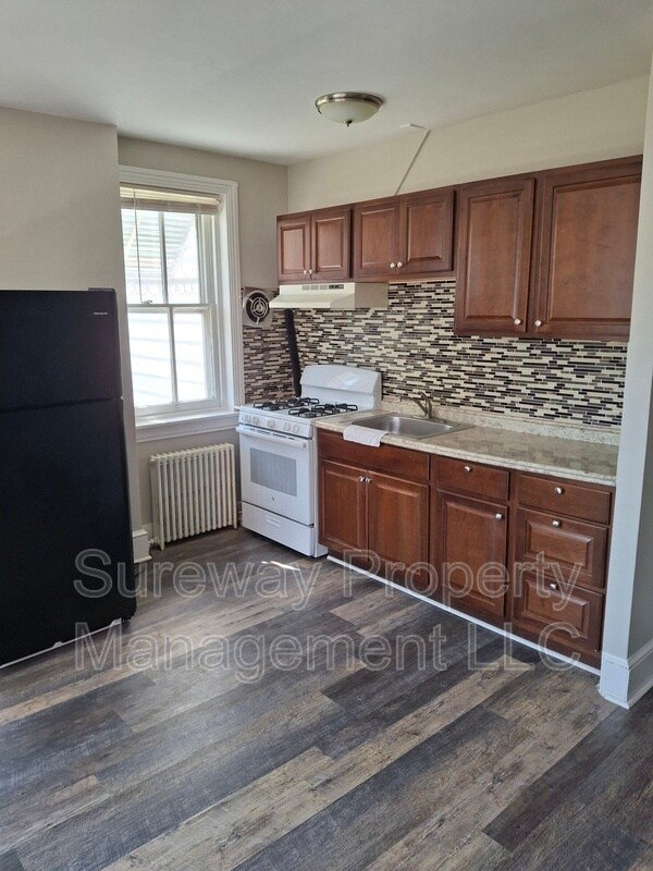 Building Photo - 212 E Broad St