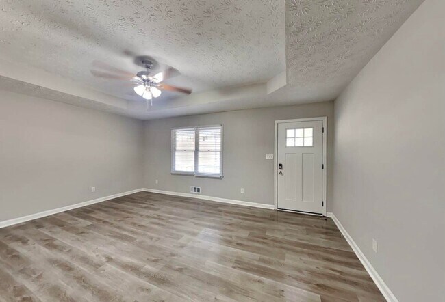 Foto del edificio - 301 E Country Woods Dr