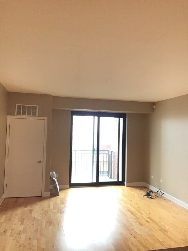 Foto del edificio - 451 W Huron St