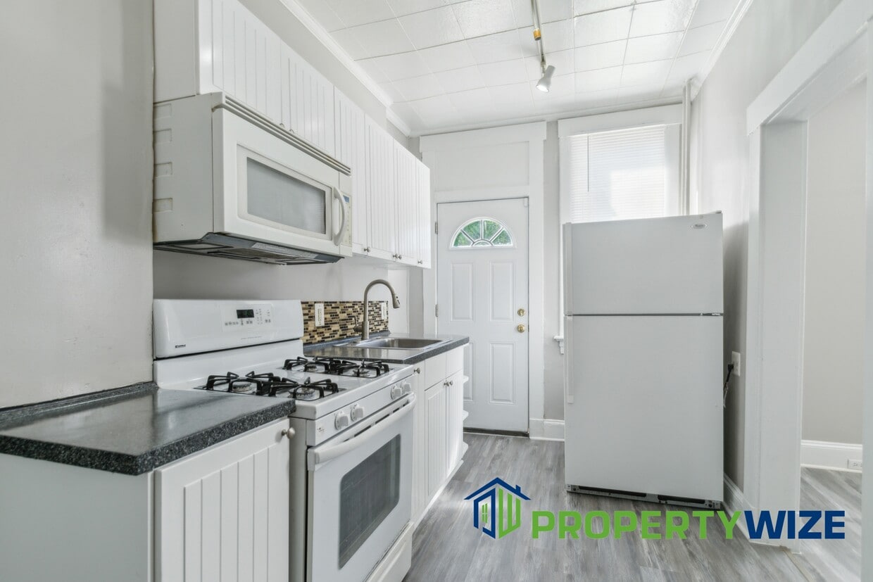 Primary Photo - 3343 Avondale Ave