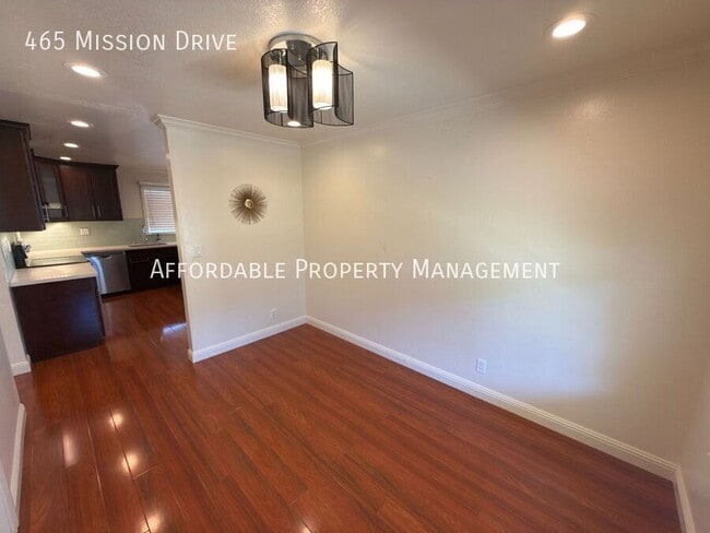 Building Photo - 465 Mission Dr