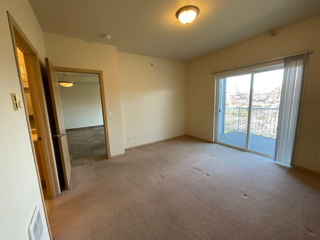 Building Photo - 1 Bed, 1 Bath Condo in the Darby Estates
