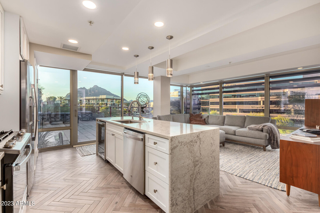 Foto principal - 7161 E Rancho Vista Dr