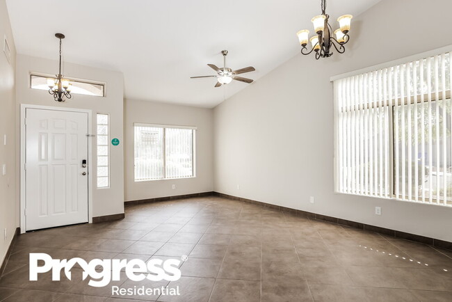 Foto del edificio - 2505 W Red Fox Rd