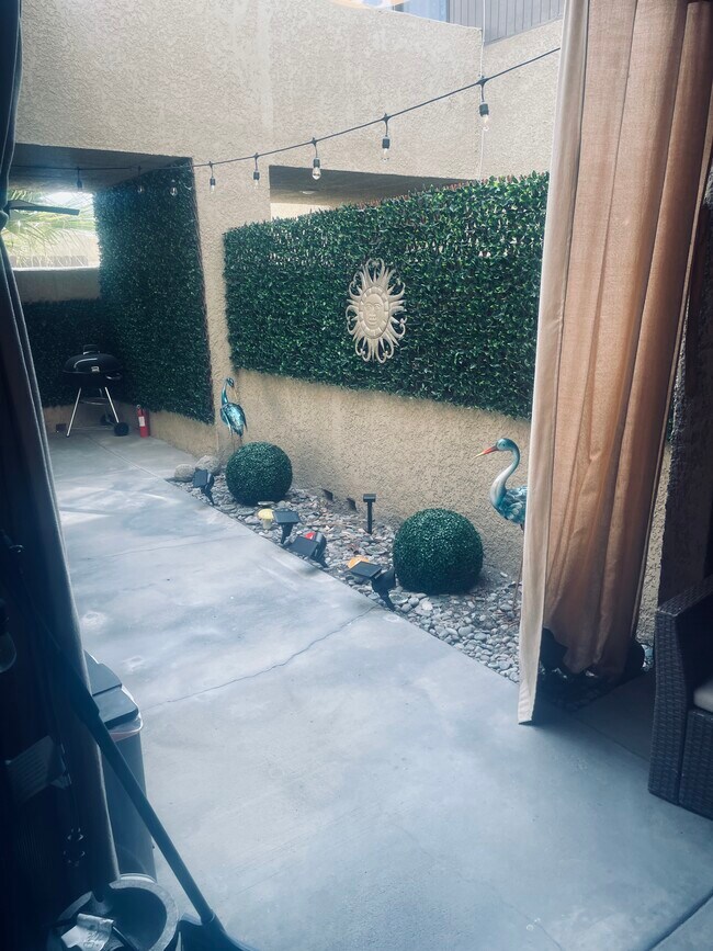 Foto del edificio - 403 Bradshaw Ln