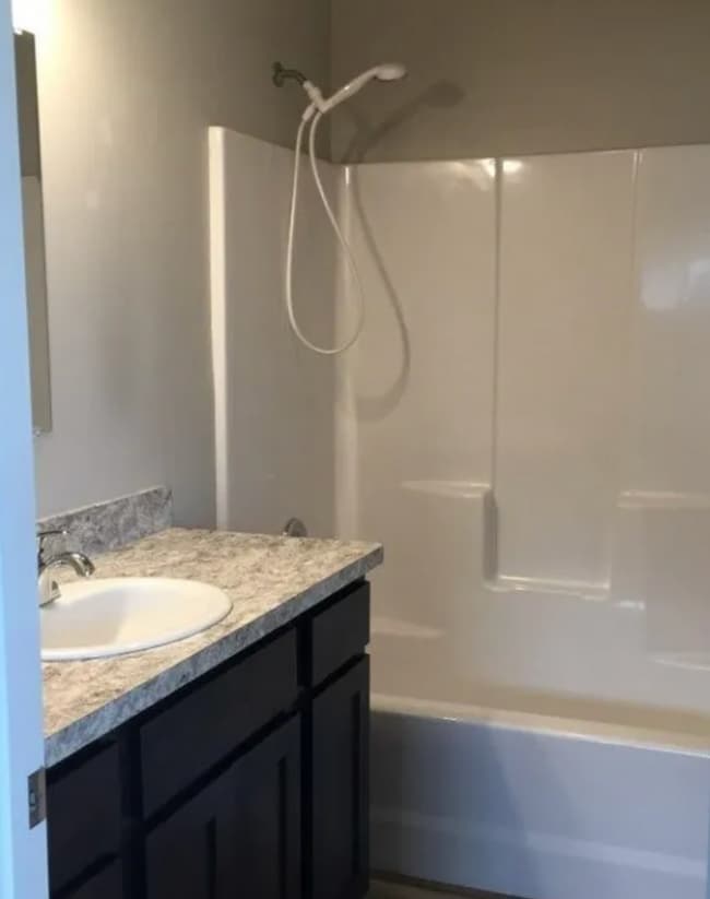 Building Photo - Beautiful 3 Bedroom Home