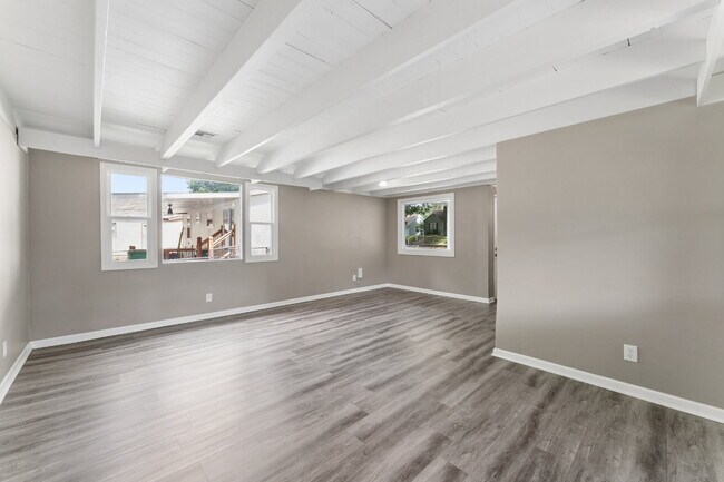 Building Photo - Charming Mid-Century Ranch Home Available Now!  1st Month's Rent is FREE!*