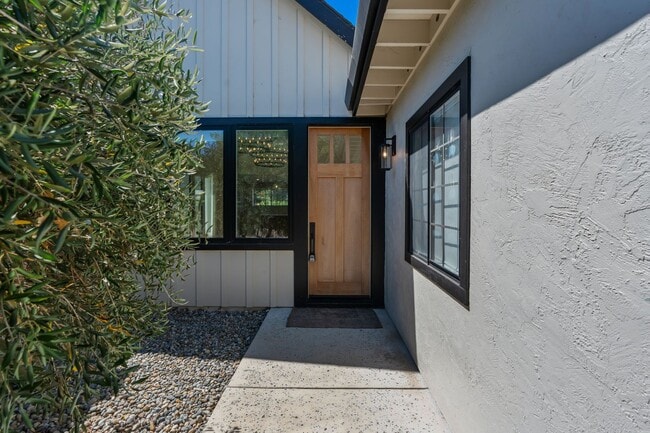 Building Photo - Modern Farmhouse w/ Pool and Paid Utilities