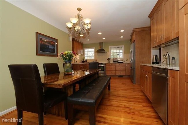 Building Photo - 3 br, 2.5 bath House - 5056 Twin Brook