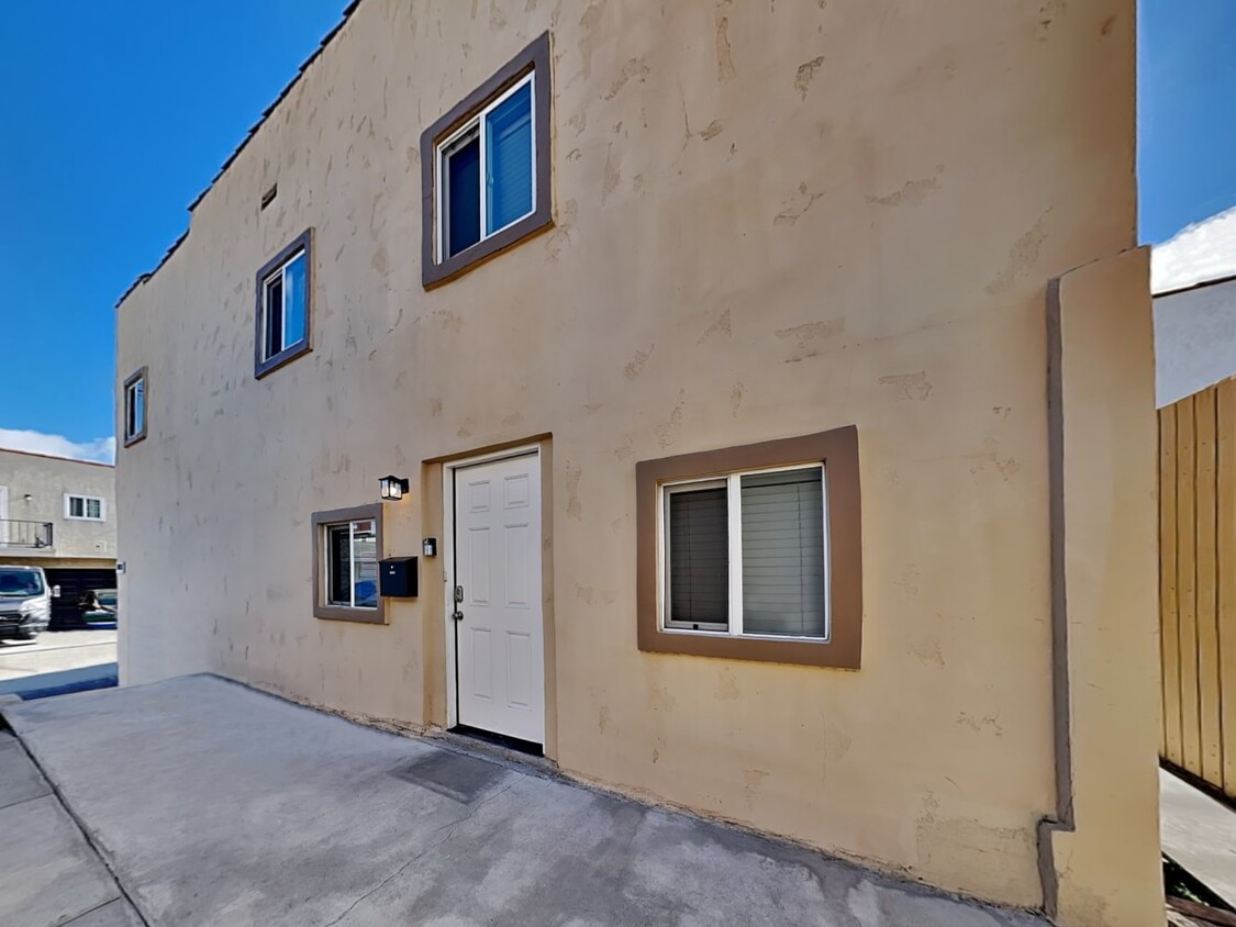 Primary Photo - 1031 W 12th St