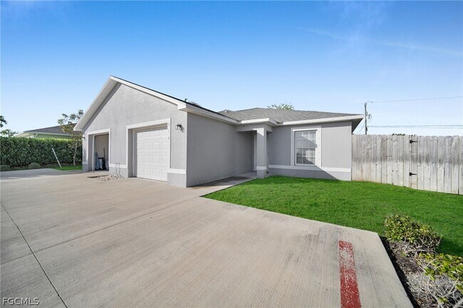 Building Photo - 614 SW 3rd Ct