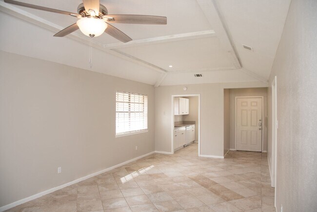Building Photo - 617WR