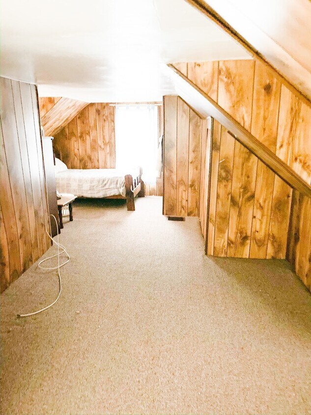 Primary Photo - Spacious 3 bed 1 bath home with fenced yar...