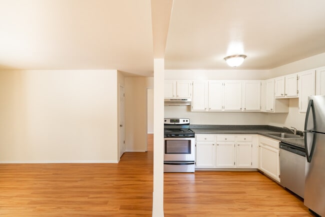Building Photo - Brookside Garden Apartments