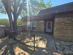 Building Photo - 3221 Dreeben Dr