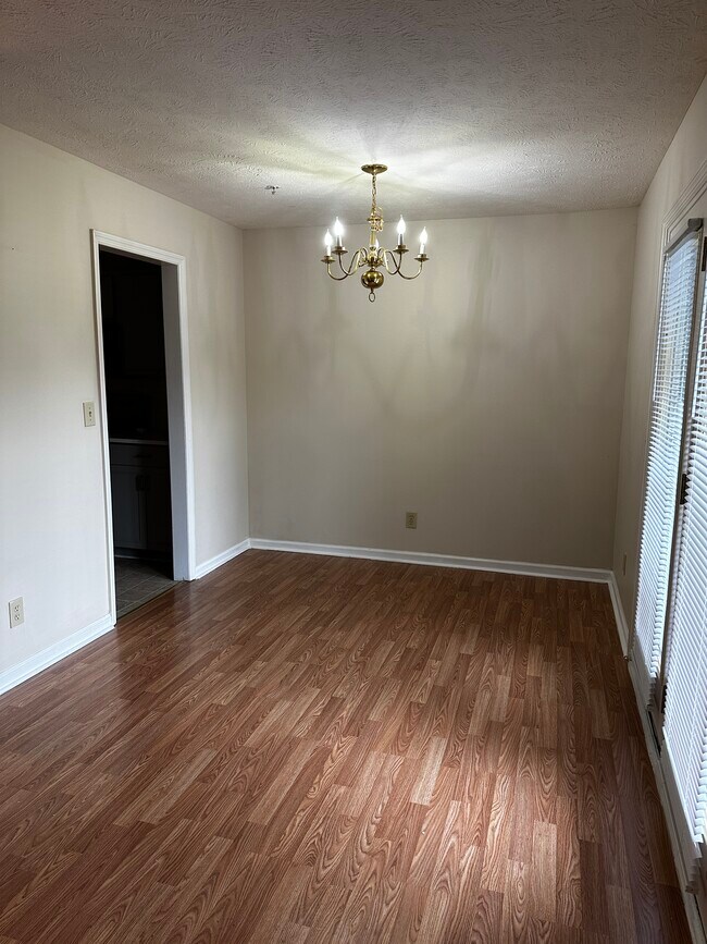 Foto del edificio - 241 Waterdown Dr