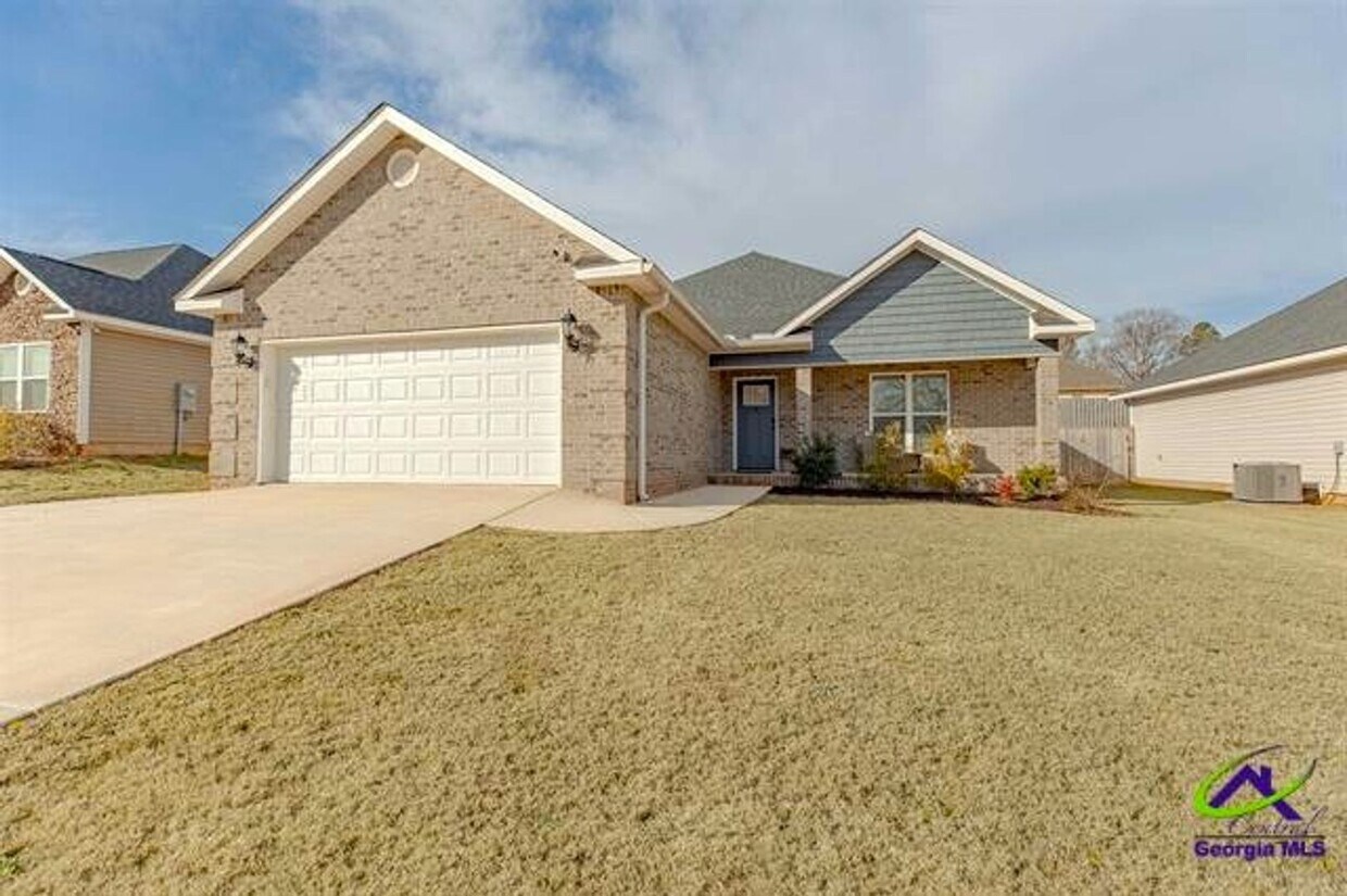 Primary Photo - Beautiful Home that looks Brand New