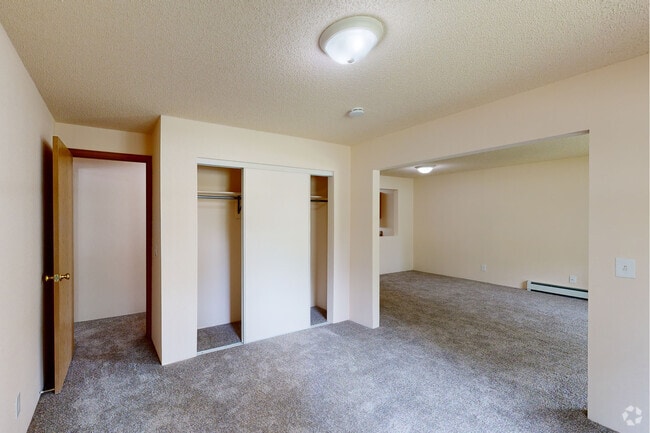 2BR, 2BA - 1,065SF - Vintage Place Retirement 55+-No Pets