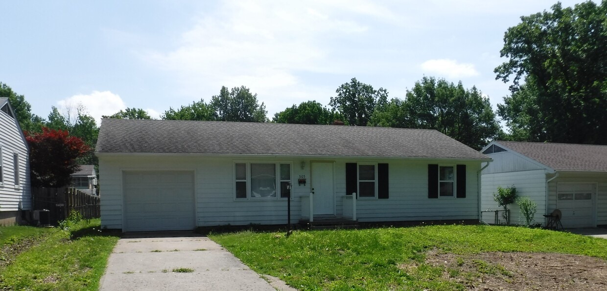 Primary Photo - 505 W Meadow Ln