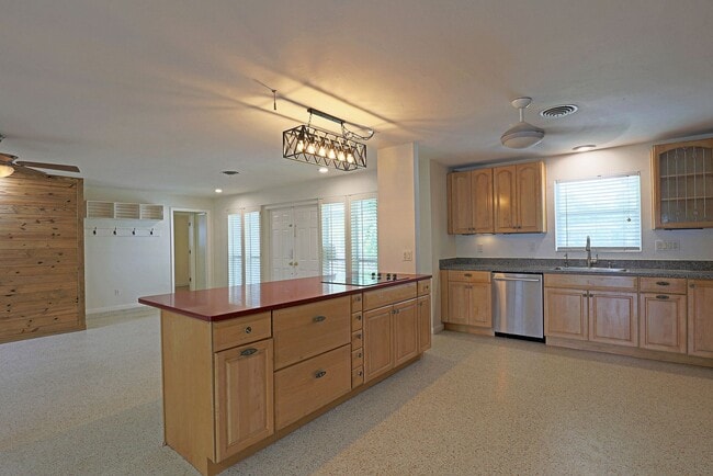 Building Photo - 1353 Stadler Dr