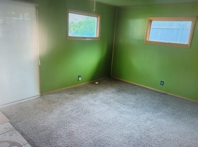 Foto del edificio - Large 3 bed 2 bath