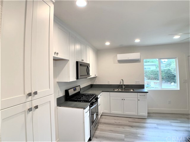 Building Photo - 408 Delphine Pl