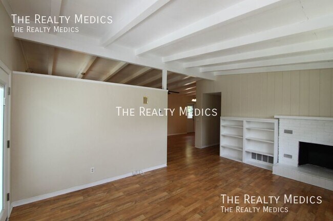 Building Photo - 266 Pelican Ave
