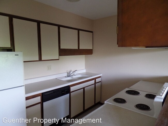 Building Photo - 2735-2809 E Upriver Dr