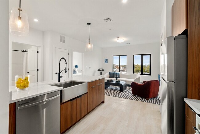 Building Photo - 600 Broadway