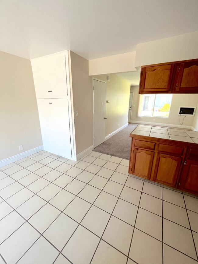 Building Photo - 1324 W Winn Dr