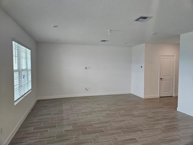 Photo - 19576 Whispering Crk Rd House