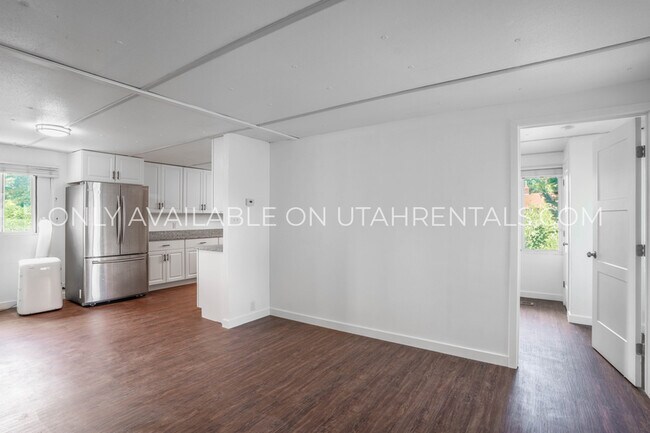 Building Photo - 540 E 500 N