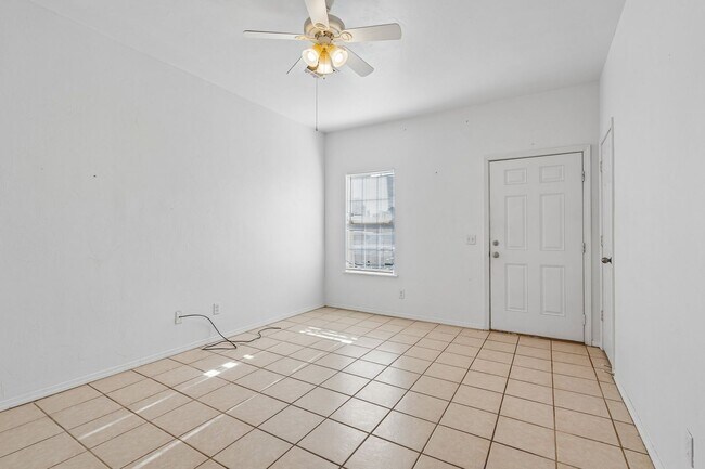 Building Photo - 1021 Shady Creek Cir