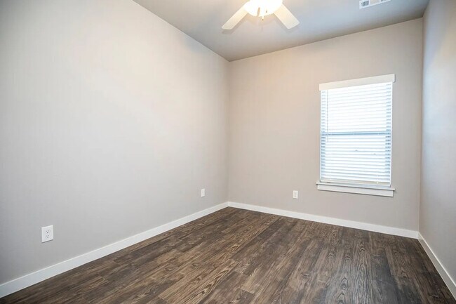 Building Photo - 1722 Booker Cir