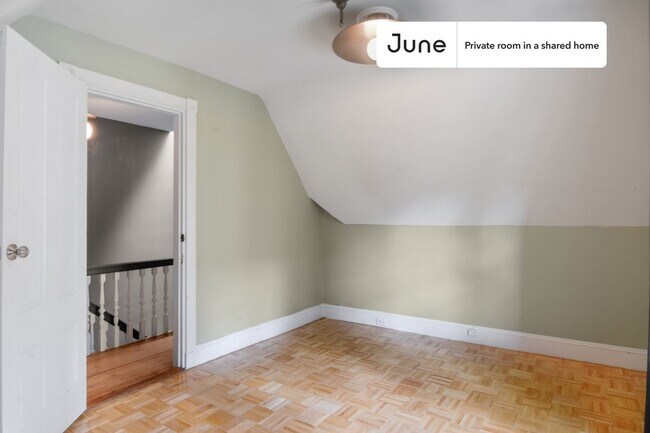 Foto del edificio - Room in Shared 7 bed/2.5 bath home