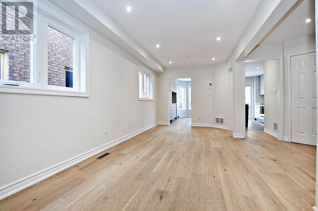 Building Photo - 582 Skinner Ave