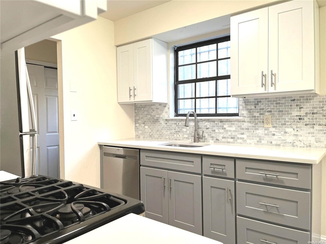 23208 Horace Harding Expy, Queens, NY 11364 Townhome Rentals in Queens NY