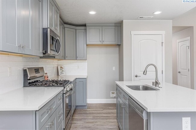 Building Photo - 3 Bed/2 Bath Home in South Kennewick