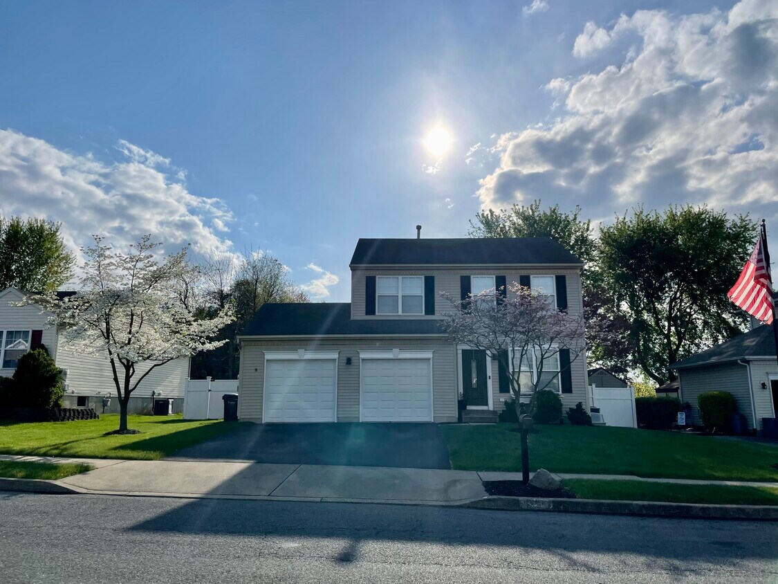 Primary Photo - 1819 Chardonnay Dr
