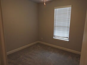 Building Photo - 980 W Ashmore Landing Loop