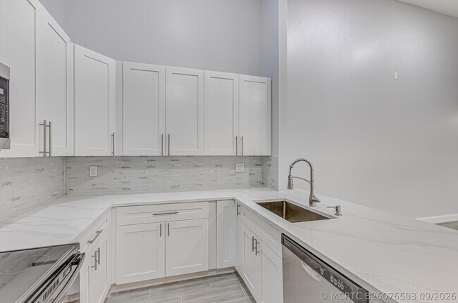 Foto del edificio - 1240 Summit Pl Cir